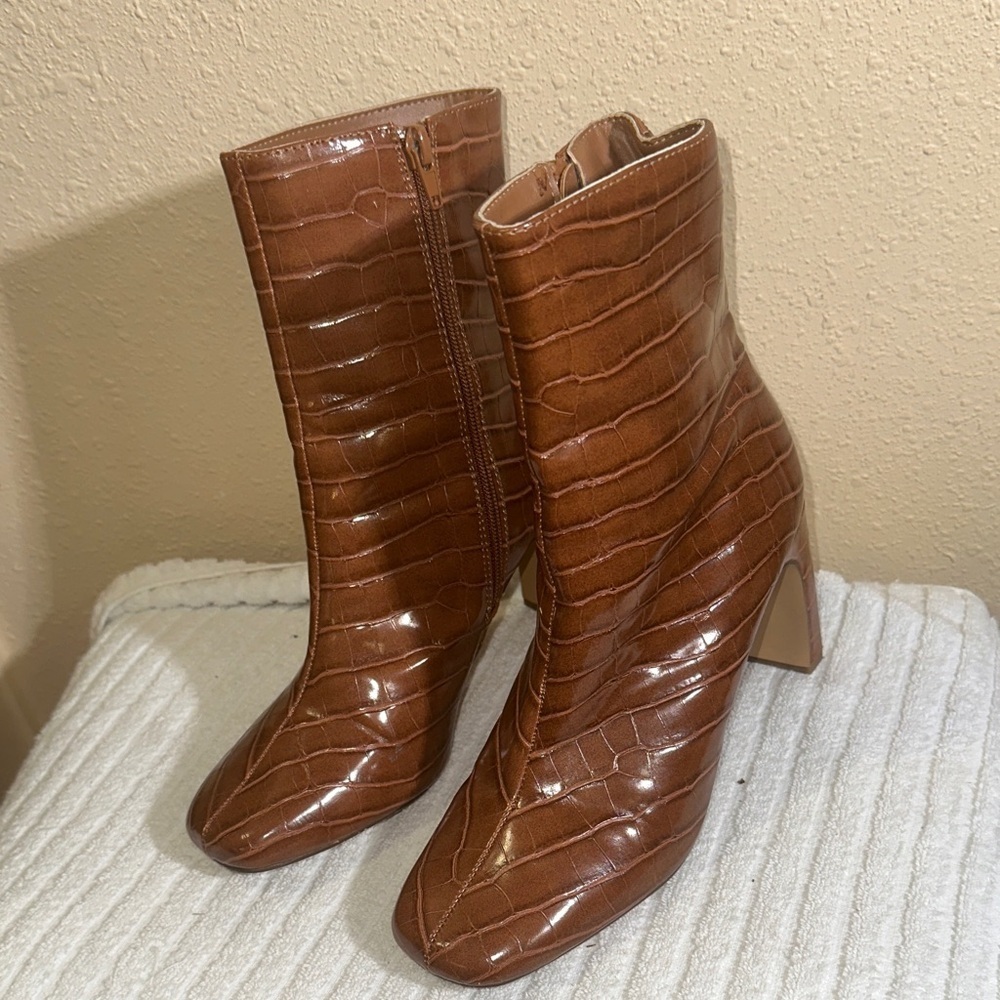 Forever 21 ankle boots size 7
